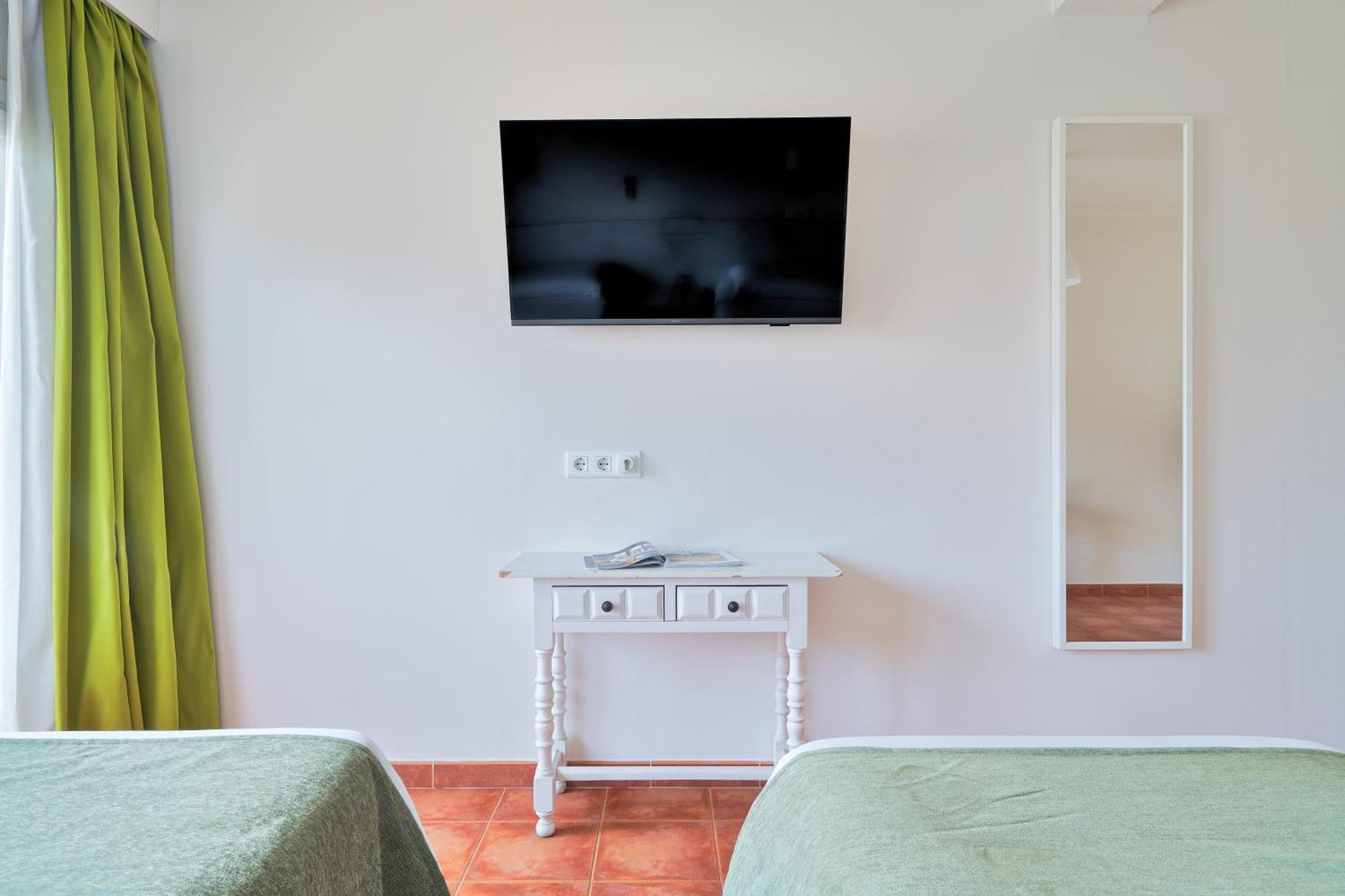 Twin Room,1600216260:JPEG